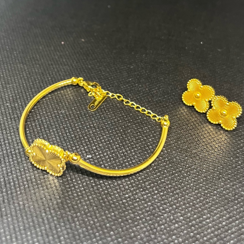 Elegant Gold Bracelet and Earring Set